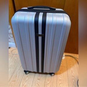 Samsonite 26” Silver Suitcase